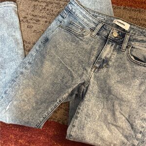 Light wash skinny jeans